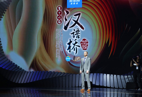 吉伟仁进行“梦想点亮未来”主题演讲 吉伟仁进行“梦想点亮未来”主题演讲