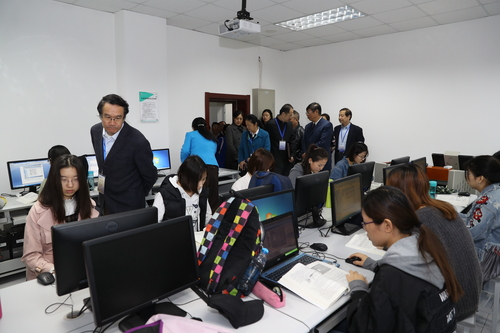 2参观信息科学学院国家级实验教学示范中心 2参观信息科学学院国家级实验教学示范中心