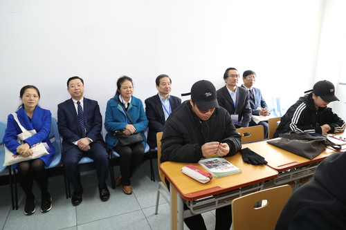 1在汉语学院集体听取《报刊阅读》课 1在汉语学院集体听取《报刊阅读》课