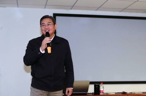 王鲁新副书记主持本次培训班 王鲁新副书记主持本次培训班