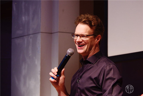 大山老师声情并茂地表演 大山老师声情并茂地表演