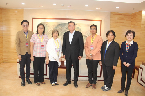 王鲁新副书记接见访问者 王鲁新副书记接见访问者