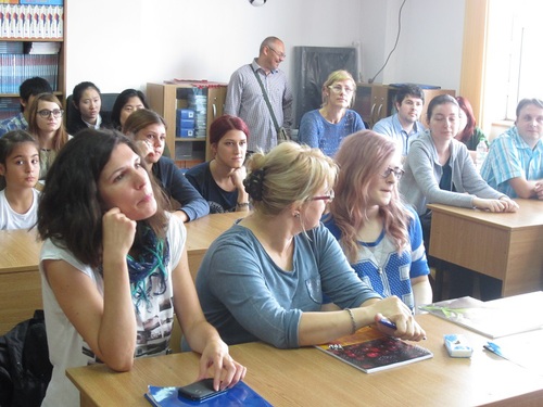 参加开学典礼的新老学员 参加开学典礼的新老学员