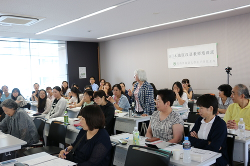 学员热烈讨论 学员热烈讨论