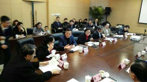 王荣起导演对演出的介绍和汇报