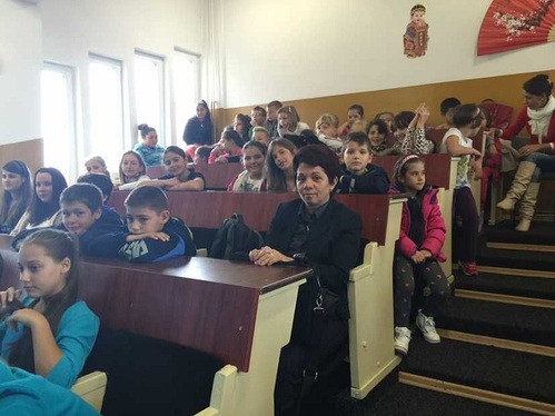 参加讲座的师生 参加讲座的师生