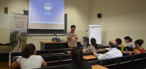 吴南飞老师正在讲解中医儿科理论 吴南飞老师正在讲解中医儿科理论