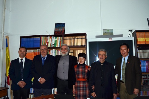 康洁博士与答辩委员会成员合影 康洁博士与答辩委员会成员合影