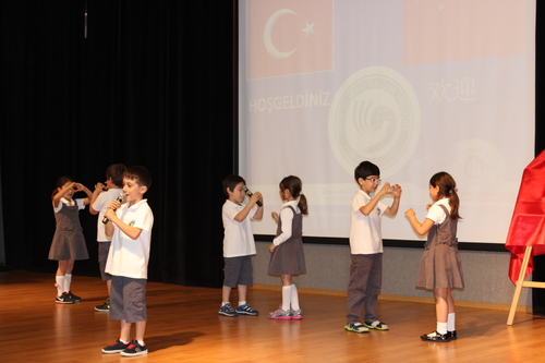 学生表演 学生表演