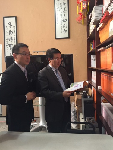 王主任参观墨国大孔院图书馆 王主任参观墨国大孔院图书馆