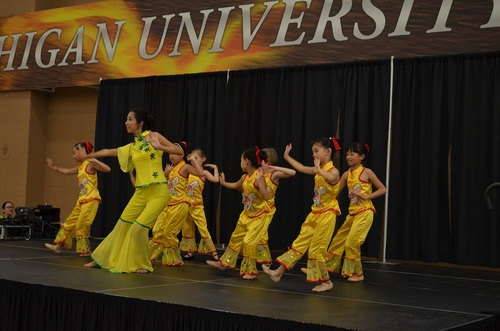 卡城现代中文学校的“木兰辞”表演 卡城现代中文学校的“木兰辞”表演