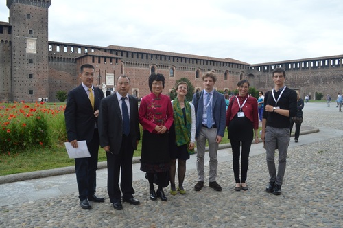 王冬总领事与圣心孔院工作人员合影 王冬总领事与圣心孔院工作人员合影