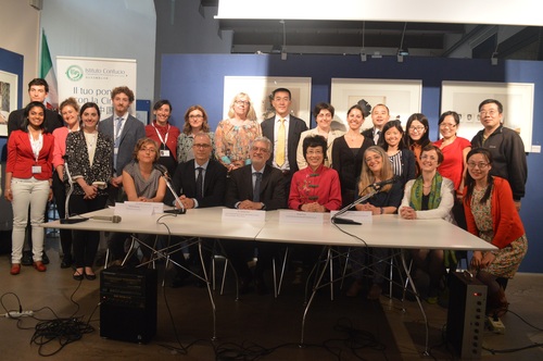 王冬总领事与出席人员合影 王冬总领事与出席人员合影