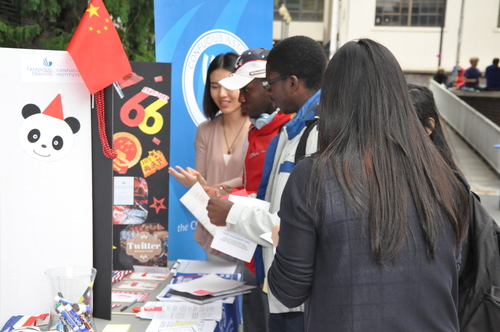 孔院教师给美国学生讲述新中国成立的历史 孔院教师给美国学生讲述新中国成立的历史