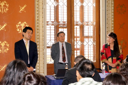 两位经济学生解答学生提问 两位经济学生解答学生提问