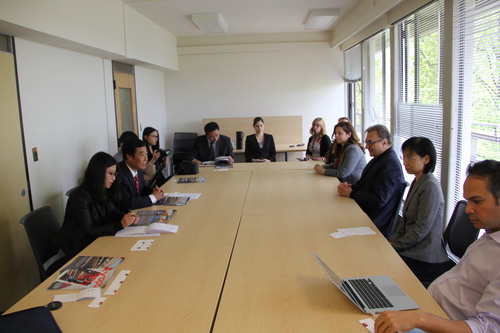 图片四:与加拿大西蒙弗雷泽大学工作会谈 图片四:与加拿大西蒙弗雷泽大学工作会谈