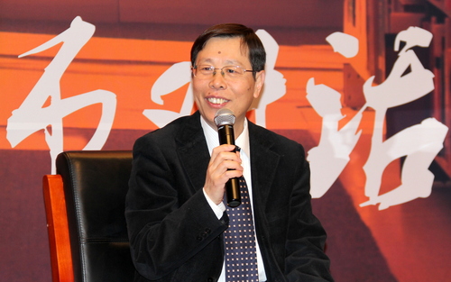 崔希亮教授为培训学员讲座 崔希亮教授为培训学员讲座