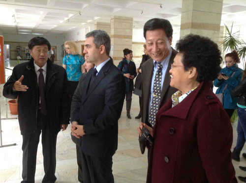 我驻康斯坦察总领事现场讲解 我驻康斯坦察总领事现场讲解