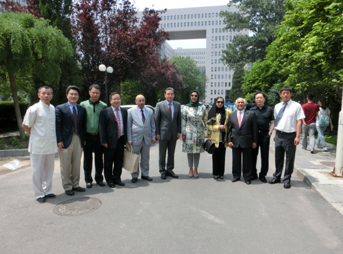 4王鲁新副书记与阿迪莱公主及随行人员合影 4王鲁新副书记与阿迪莱公主及随行人员合影