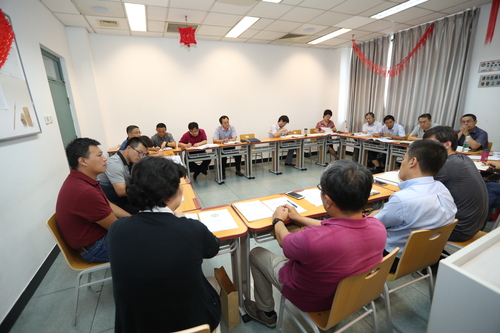 倪海东书记参加分组讨论