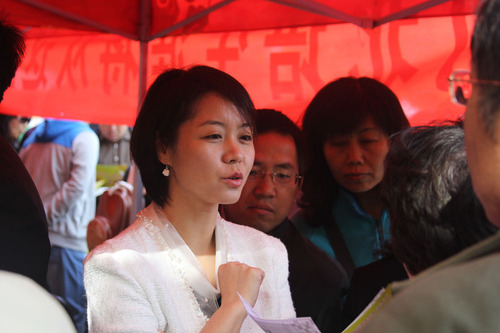 4.招生就业办公室林方主任接受媒体采访 4.招生就业办公室林方主任接受媒体采访