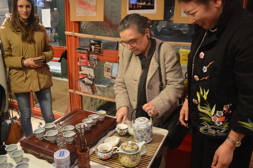 邀请意大利朋友亲自体验茶艺 邀请意大利朋友亲自体验茶艺