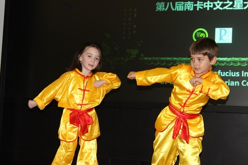 稚气十足的“成语接龙” 稚气十足的“成语接龙”