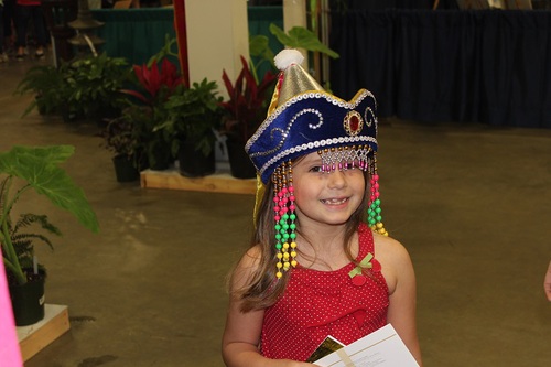 戴上少数民族服饰 戴上少数民族服饰