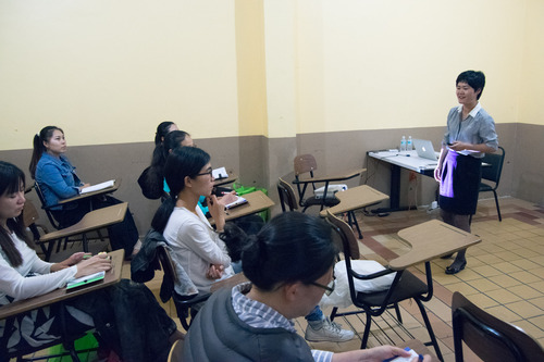 图三王静老师讲授对外汉语教学中的文化传播 图三王静老师讲授对外汉语教学中的文化传播