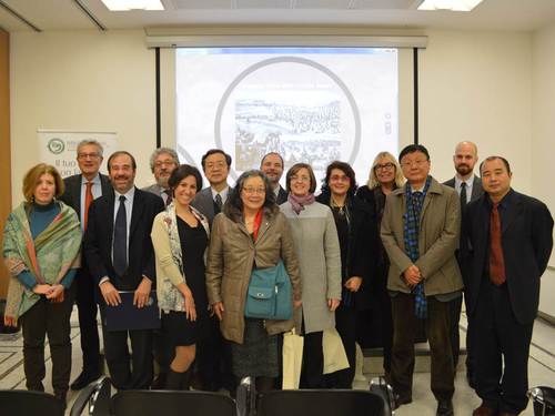 部分参会教授和孔院工作人员合影 部分参会教授和孔院工作人员合影