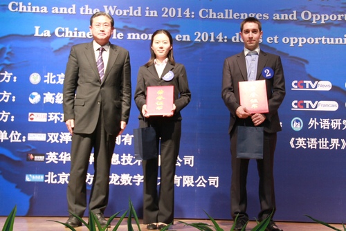 王书记与口译一等奖选手合影 王书记与口译一等奖选手合影