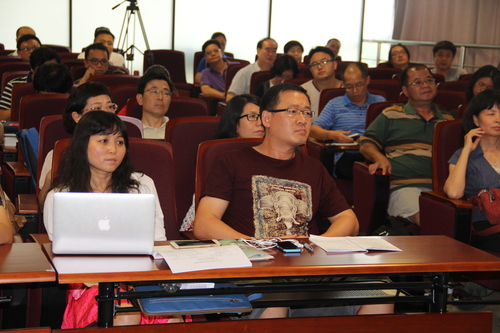 学员们认真聆听周局长讲座 学员们认真聆听周局长讲座