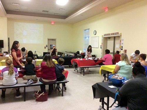 学生与家长听茶文化讲座 学生与家长听茶文化讲座