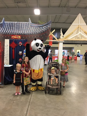 与 功夫熊猫 合影 与 功夫熊猫 合影