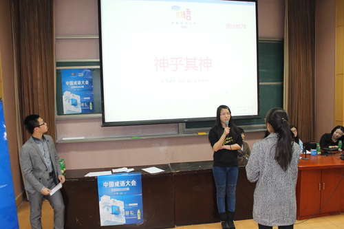 选手进行比赛 选手进行比赛