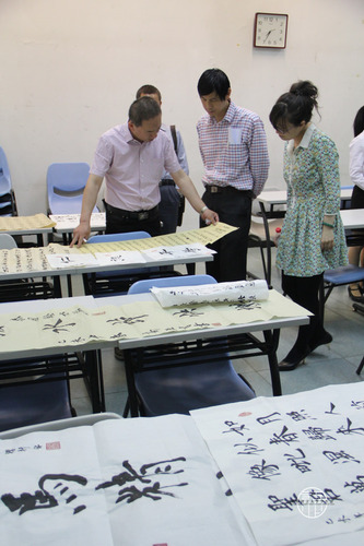 2评委老师在认真评判 2评委老师在认真评判