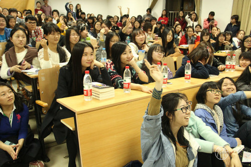 讲座现场异常火爆 讲座现场异常火爆