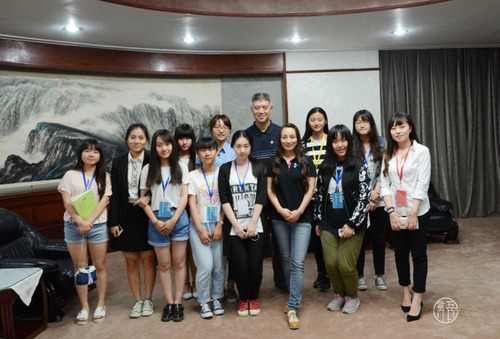 1徐济成、李妮娜老师和工作人员合影 1徐济成、李妮娜老师和工作人员合影