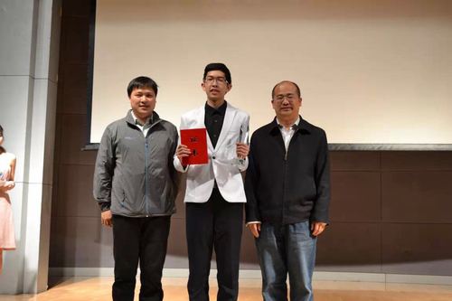 陆文泽同学获得本届主持人大赛冠军 陆文泽同学获得本届主持人大赛冠军