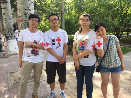 参与消防演习的志愿者合影 参与消防演习的志愿者合影