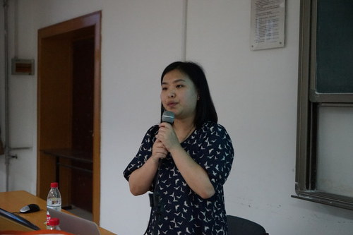 1主讲人姜媛莉老师为志愿者们培训 1主讲人姜媛莉老师为志愿者们培训