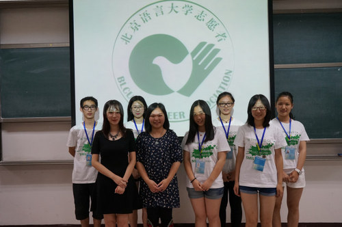 5培训现场的总队工作人员与老师合影 5培训现场的总队工作人员与老师合影