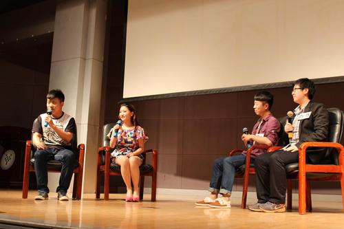 选手模拟不同主持类型 选手模拟不同主持类型