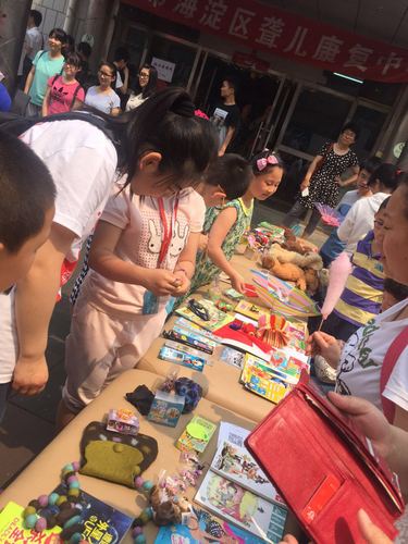 孩子们亲手制作的小玩具 孩子们亲手制作的小玩具