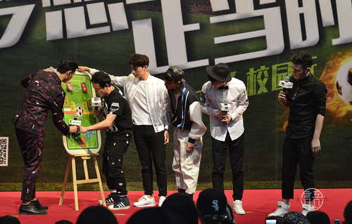 现场节目轻松有趣 现场节目轻松有趣