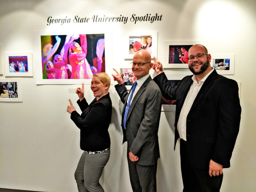 佐治亚州立大学孔子学院院长与校友合影3 佐治亚州立大学孔子学院院长与校友合影3