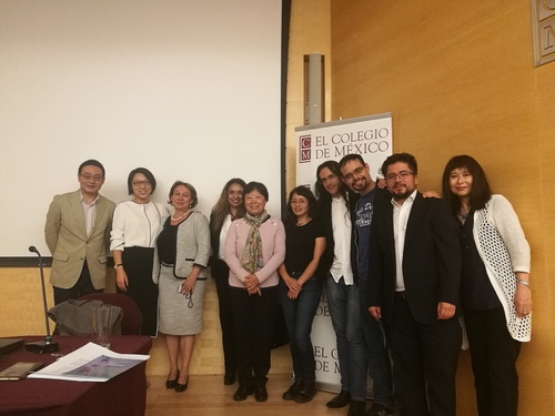 图四 部分参会人员合影 图四 部分参会人员合影