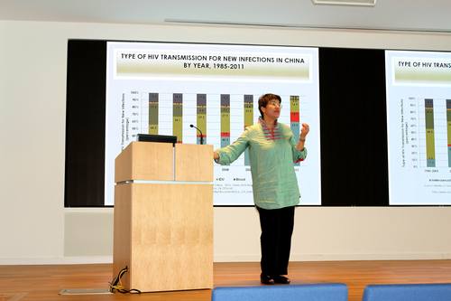 图一:讲座中 图一:讲座中