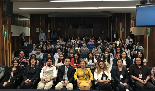08.图八 墨西哥国立自治大学会场参会人员合影 08.图八 墨西哥国立自治大学会场参会人员合影