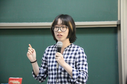 项目组同学认真答辩 项目组同学认真答辩